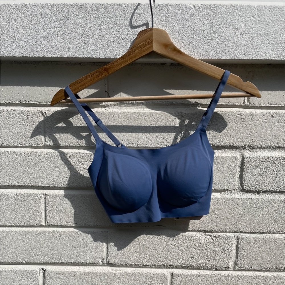 True&Co Blue Seamless Bra (NWT)